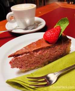LoVeg's Raspberry Raw Cake