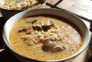 vegan creamy mushroom barley soup