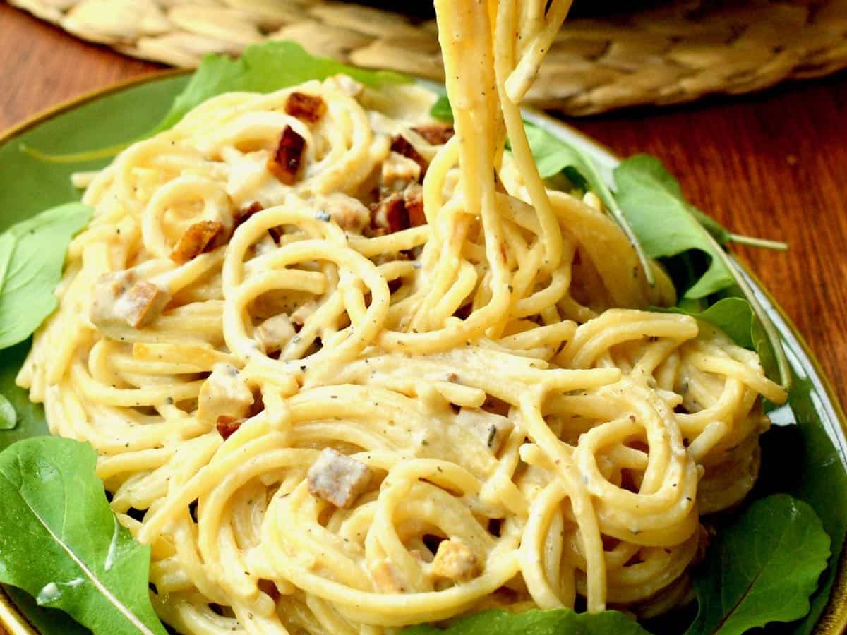 vegan carbonara with smoked tofu