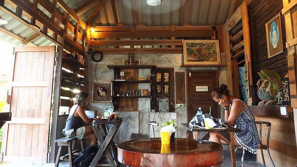 cozy vegan cafe in Koh Phangan